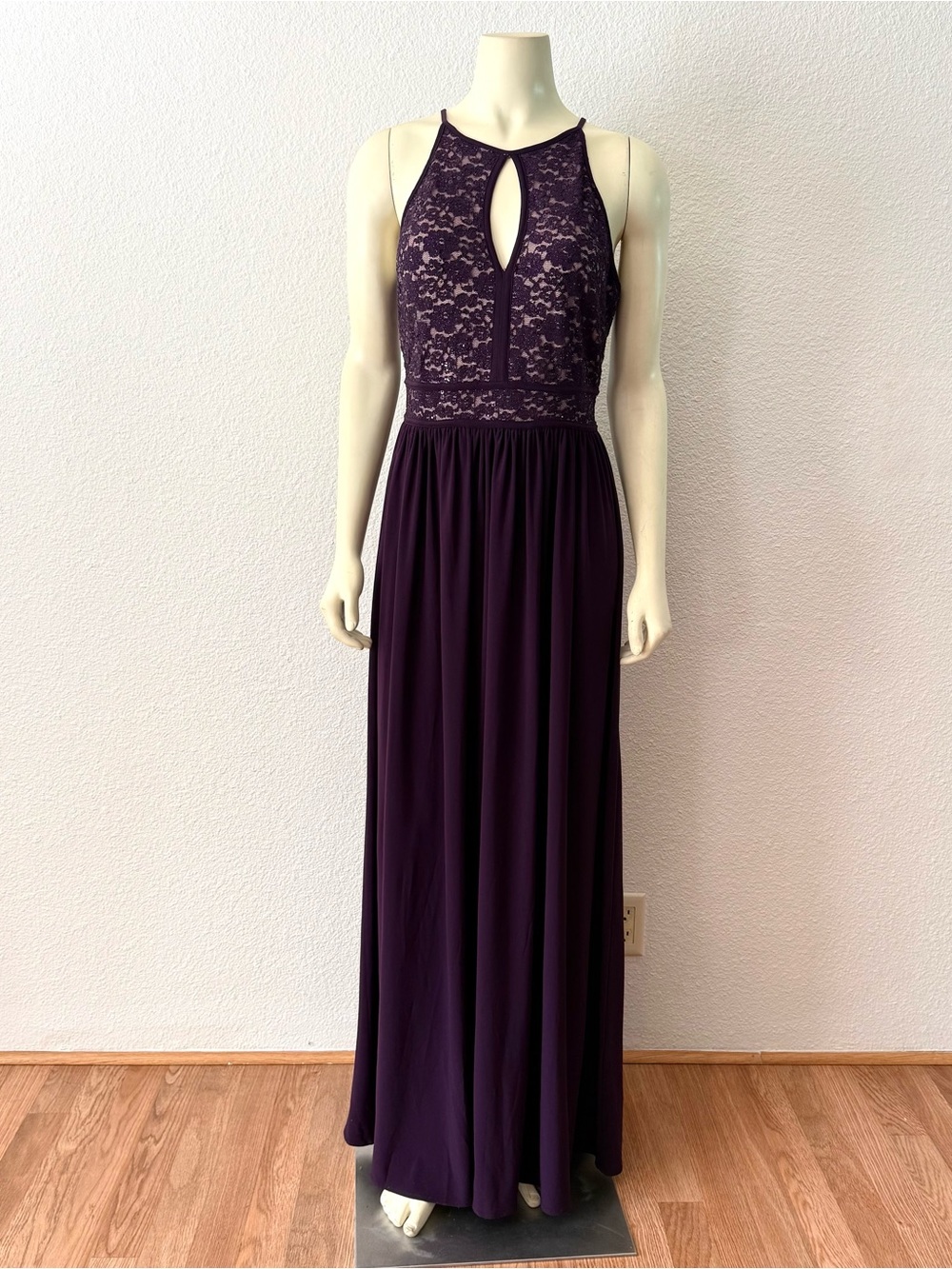 R & M Collection Plum Sequin Lace Keyhole Halter Formal Maxi  Dress Women’s 10